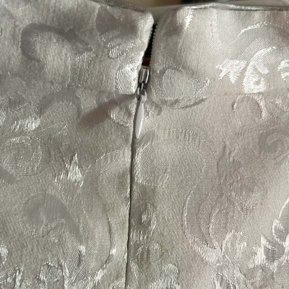 WhiteNylon feel Chinese dress with design on front. - Picture 5 of 11